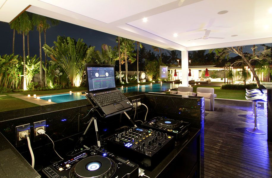 Villa Kalyani - Dj console